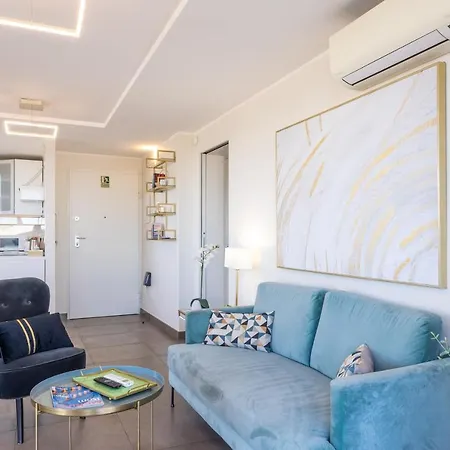 Penthouse With A Panoramic Rooftop In Trastevere With Seasonally Jacuzzi Rome
