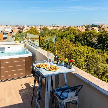 Appartement Penthouse With A Panoramic Rooftop In Trastevere With Seasonally Jacuzzi Rome