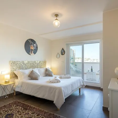 Penthouse With A Panoramic Rooftop In Trastevere With Seasonally Jacuzzi