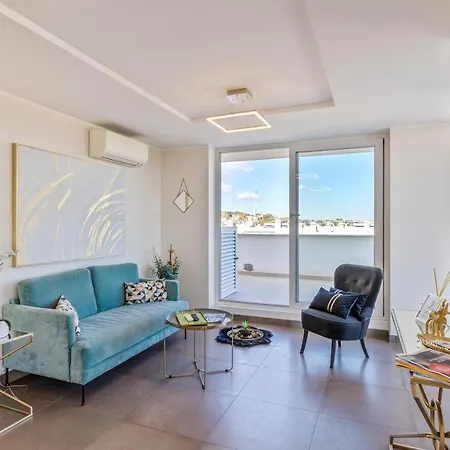 Penthouse With A Panoramic Rooftop In Trastevere With Seasonally Jacuzzi Appartement Rome