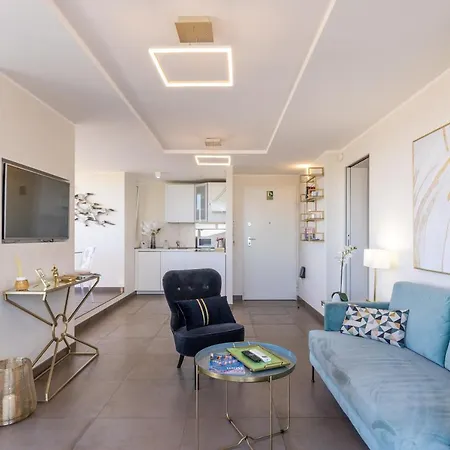 Penthouse With A Panoramic Rooftop In Trastevere With Seasonally Jacuzzi