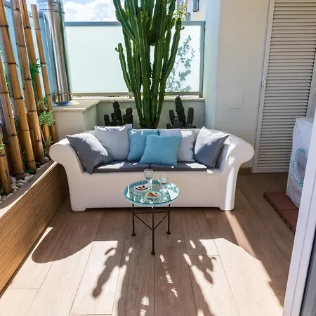 Penthouse With A Panoramic Rooftop In Trastevere With Seasonally Jacuzzi