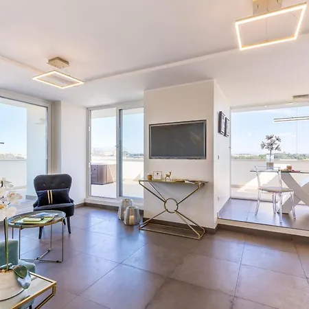 Appartement Penthouse With A Panoramic Rooftop In Trastevere With Seasonally Jacuzzi *