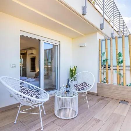 Appartement Penthouse With A Panoramic Rooftop In Trastevere With Seasonally Jacuzzi Rome