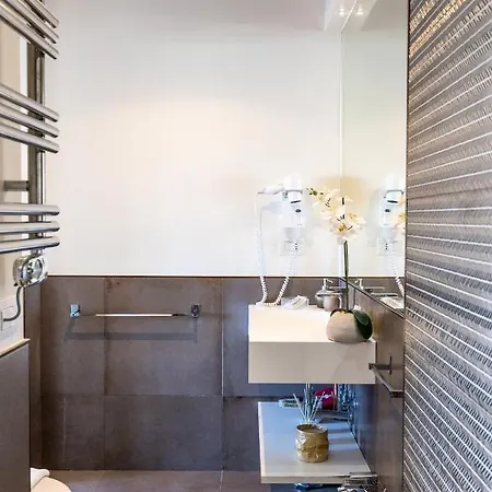 Penthouse With A Panoramic Rooftop In Trastevere With Seasonally Jacuzzi * Rome