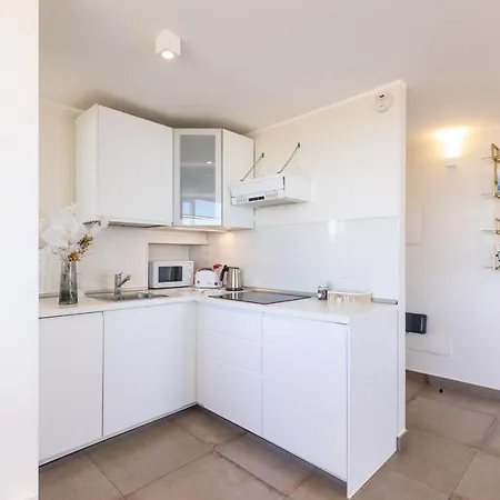 Penthouse With A Panoramic Rooftop In Trastevere With Seasonally Jacuzzi